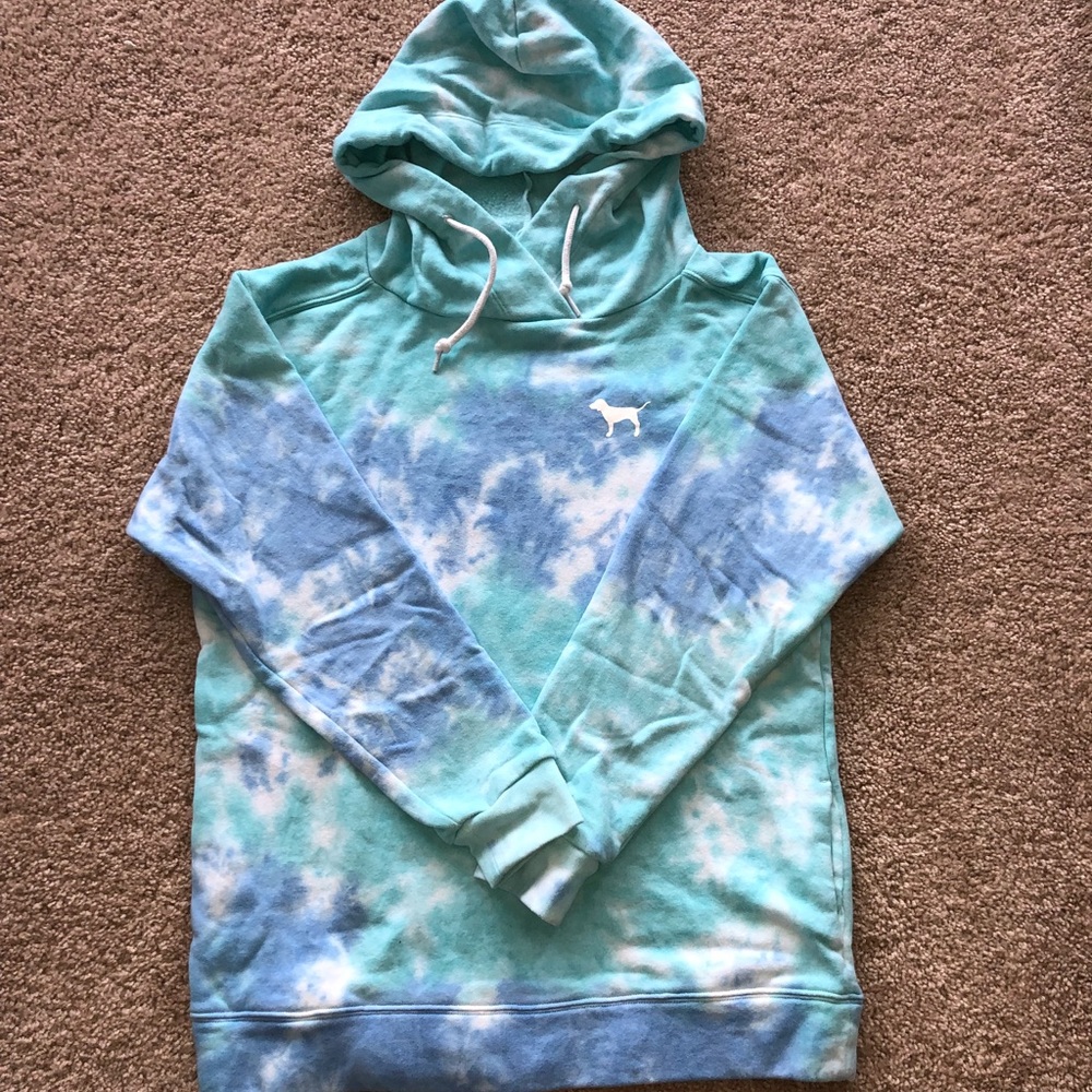 Cool and comfy tie dye hoodie